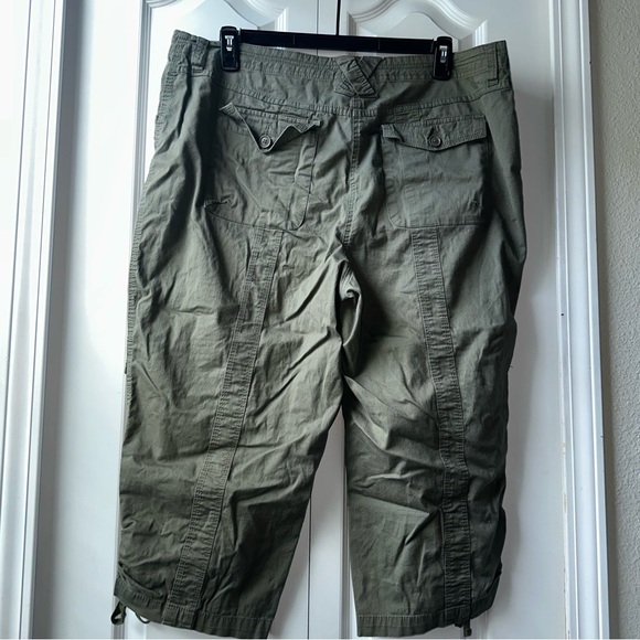 Style & Co. Women’s Olive Green Cargo Capris Size 18W - Picture 2 of 9